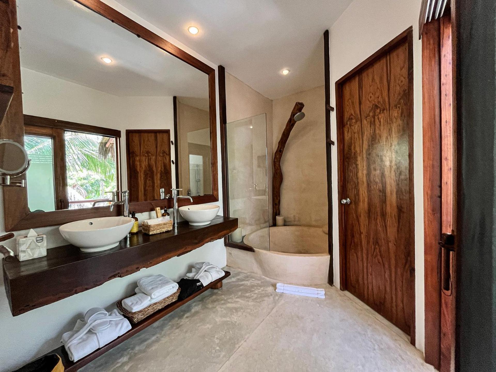 The Hotel 5*